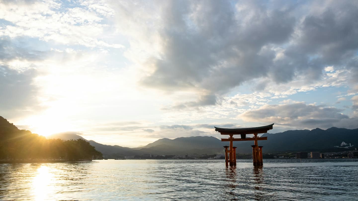広島・宮島観光】1泊2日おすすめモデルコース！車なしで世界遺産2つを